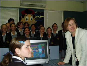 Yvette Reade from Origin Energy with students in South Australia