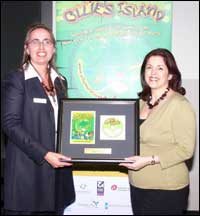 Naomi Crisante receiving the supporter award for Dairy Australia